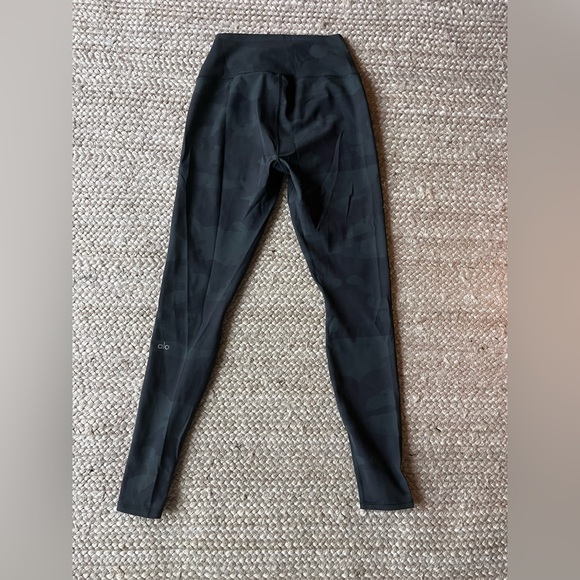Alo Yoga camo leggings - Picture 3 of 3